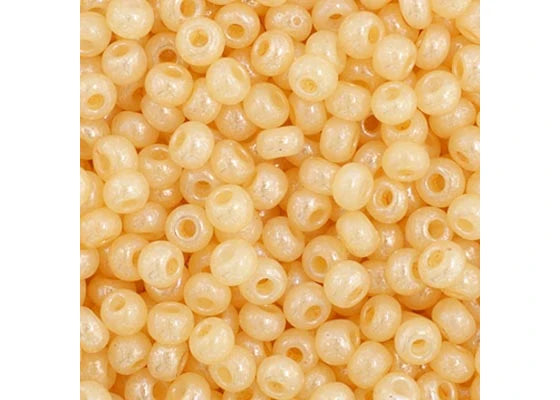 117 - 11/0 Vial Opaque Ivory Pearl